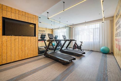 暑期游热潮带动住宿业复苏，宜尚酒店多店满房并推出美甲服务提升体验